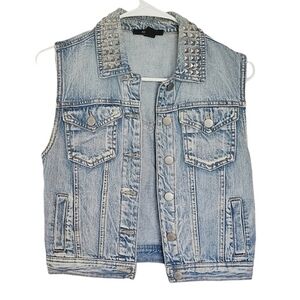 7110 * Forever 21 Studded Denim Vest Light Wash Size S
